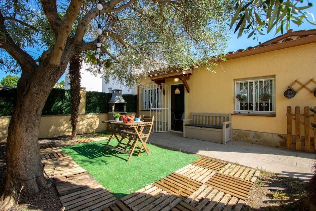 Casita Con Jardin, Bbq, Wifi, Centro Y Playa Villa Empuriabrava Eksteriør billede