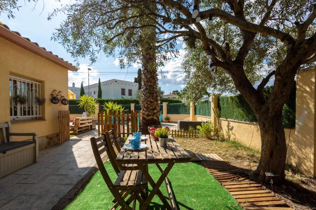 Casita Con Jardin, Bbq, Wifi, Centro Y Playa Villa Empuriabrava Eksteriør billede