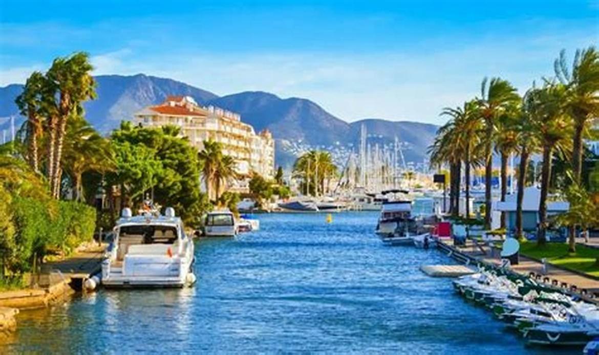 Casita Con Jardin, Bbq, Wifi, Centro Y Playa Villa Empuriabrava Eksteriør billede